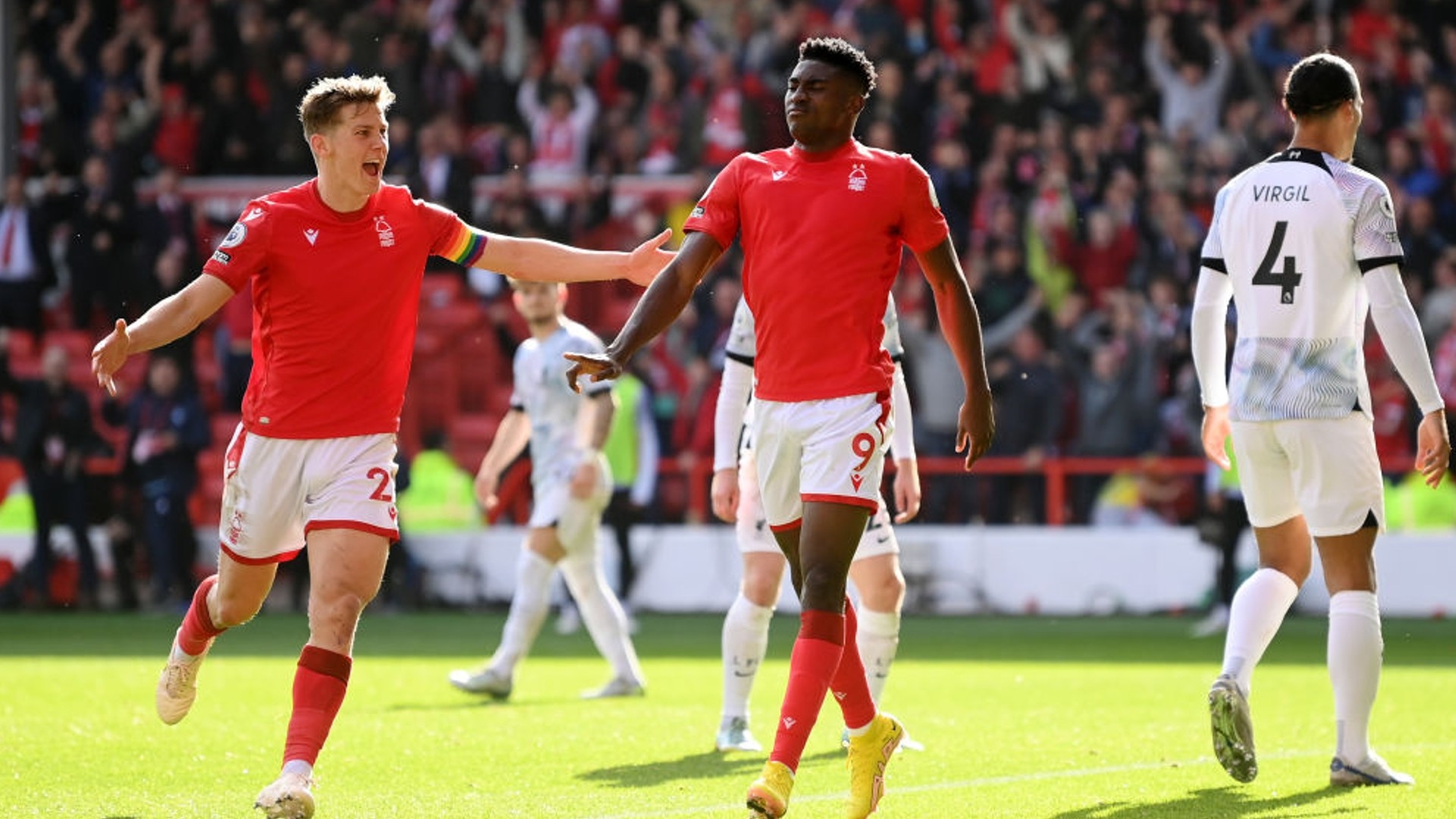 手递手后的 手递手后的